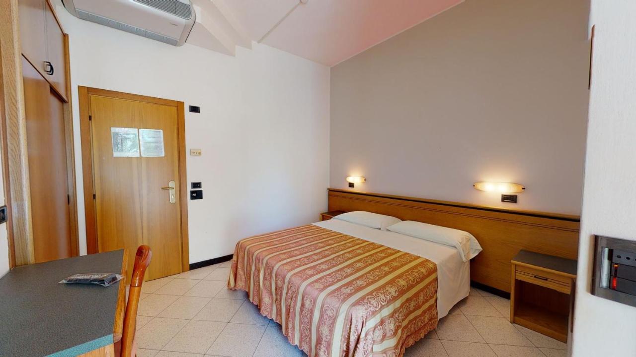 Hotel Excelsior Τσέρβια Εξωτερικό φωτογραφία