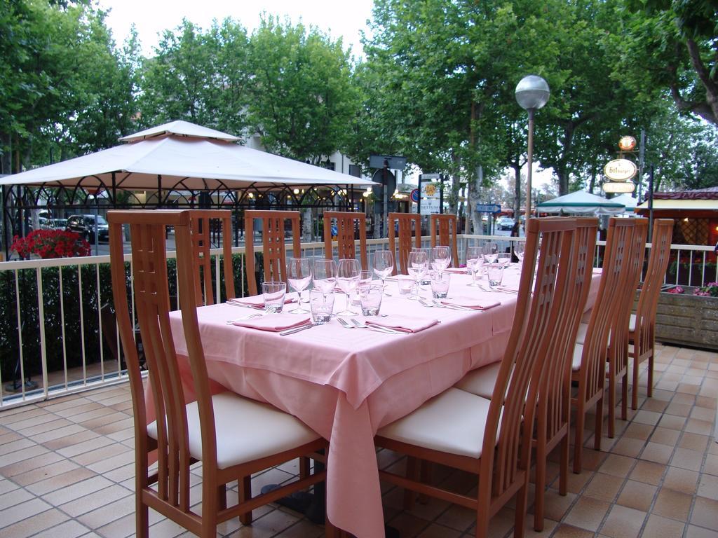 Hotel Excelsior Τσέρβια Εξωτερικό φωτογραφία