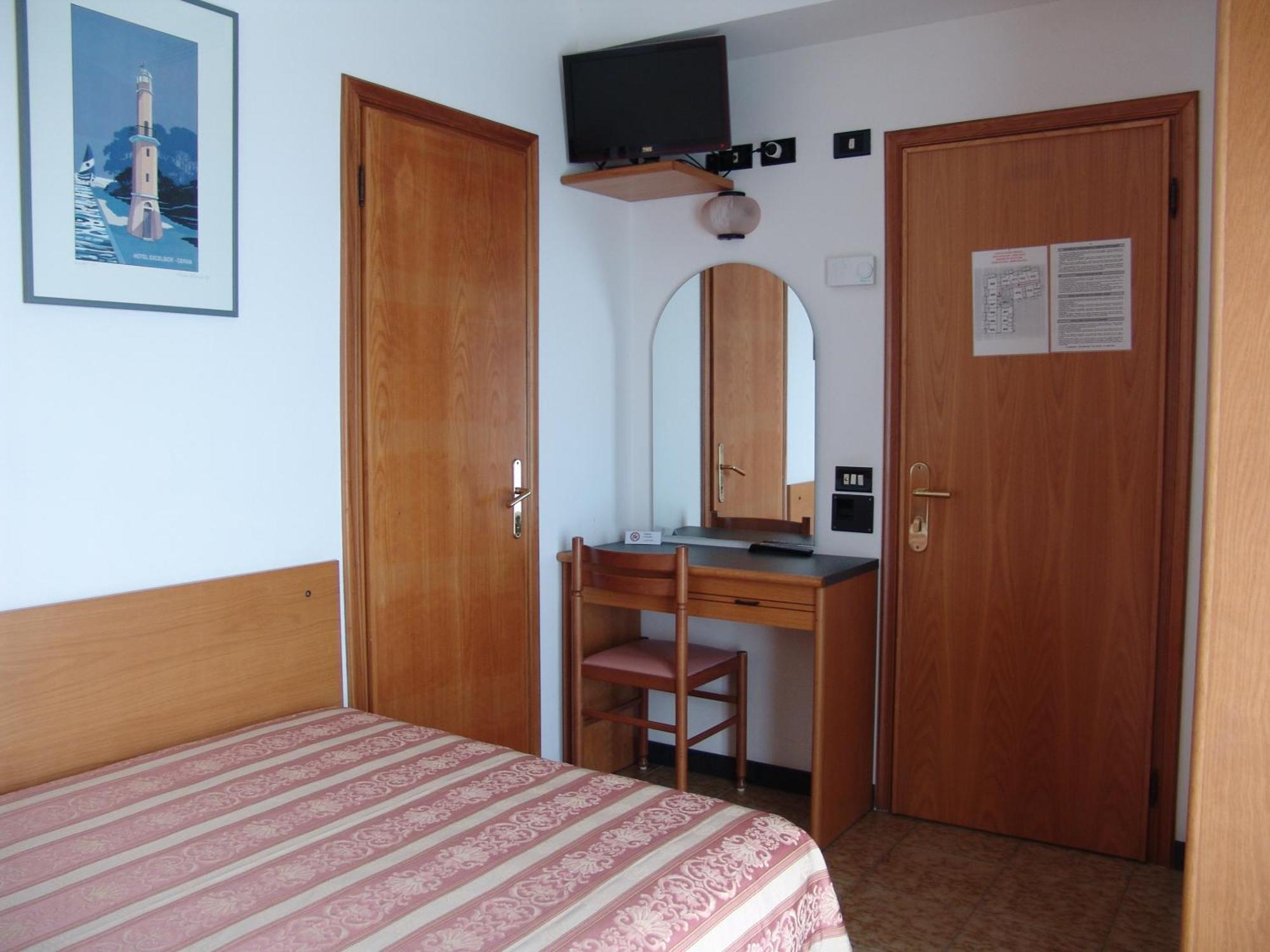 Hotel Excelsior Τσέρβια Δωμάτιο φωτογραφία